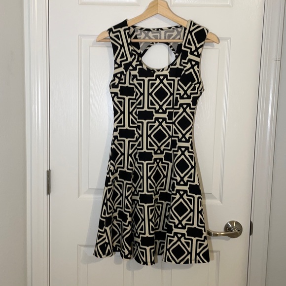 Dresses & Skirts - Sleeveless dress